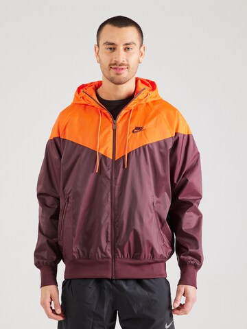 Nike SportswearPrijelazna jakna 'Heritage Essentials' - crvena boja: prednji dio