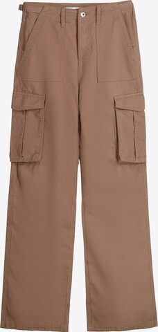 Bershka Cargo Pants in Brown: front