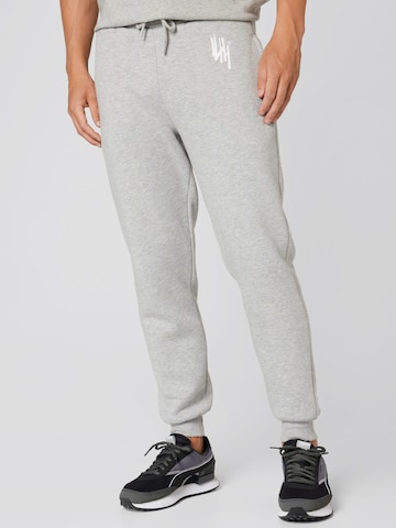 Effilé Pantalon 'Jon' ILHH en gris : devant