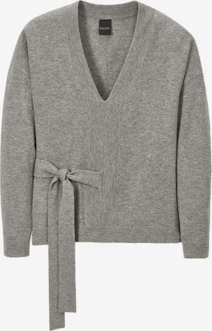 MADELEINE Trui in Grijs: voorkant