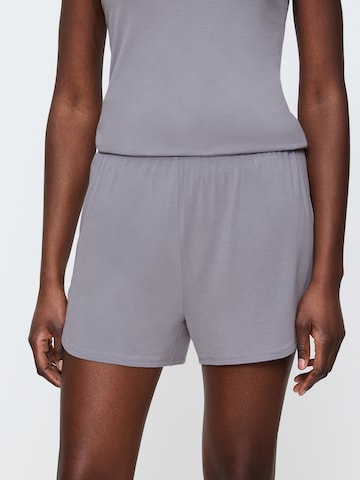 Pantalon de pyjama ' Aura Spotlight ' TRIUMPH en gris : devant