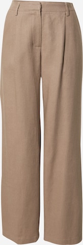 Regular Pantalon à pince NA-KD en marron : devant