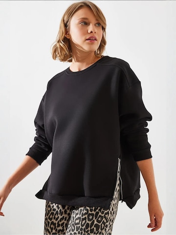 Felpa di Bianco Lucci in nero: frontale