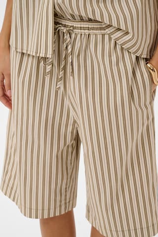 SOAKED IN LUXURY Slimfit Shorts in Beige