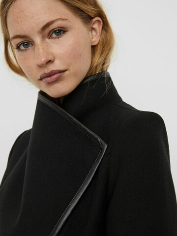 Manteau mi-saison 'VMWATERFALL CLASS' VERO MODA en noir