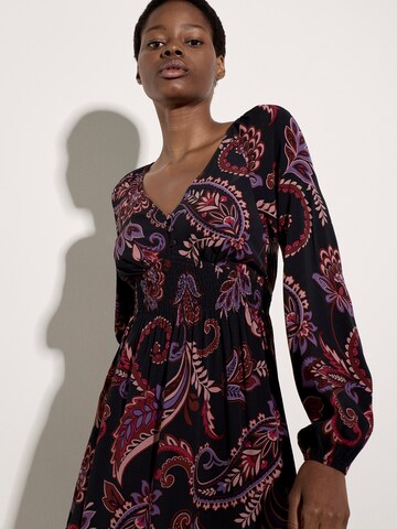Apricot Jurk ' Wadenlanges Kleid mit Blumen ' in Lila