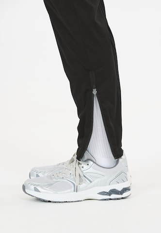 ENDURANCE Tapered Sportbroek 'Morakot' in Zwart