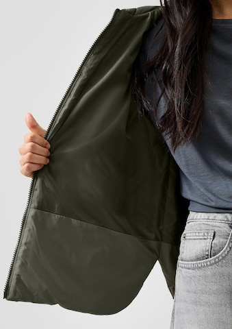 QS Between-season jacket in Green: side