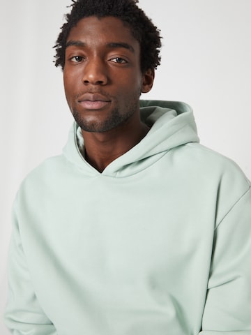 Sweat-shirt ABOUT YOU x Louis Darcis en vert