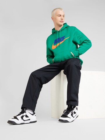 Nike Sportswear Normalny krój Bojówki 'Club' w kolorze czarny