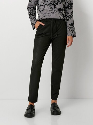 TONI Slimfit Broek in Zwart: voorkant
