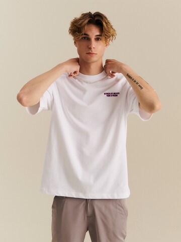 About You x Nils Kuesel - Camiseta 'Kai' en blanco: frente