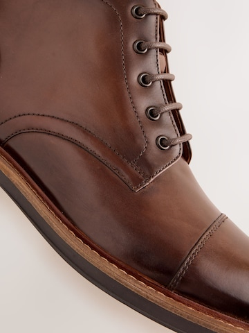Next - Botas con cordones en marrón