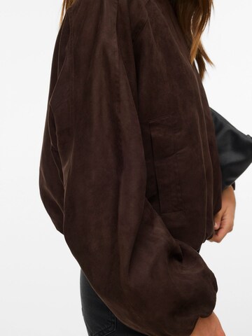 VERO MODA Tussenjas 'VMKATHY' in Bruin