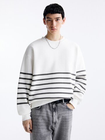 Sweat-shirt Pull&Bear en blanc : devant