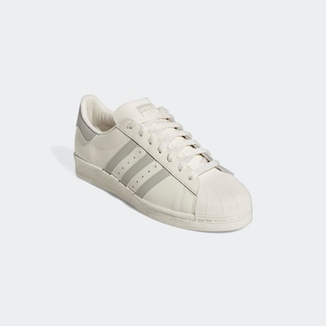 ADIDAS ORIGINALS Rövid szárú sportcipők 'Superstar 82' - fehér