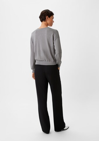 Pull-over COMMA en gris : derrière