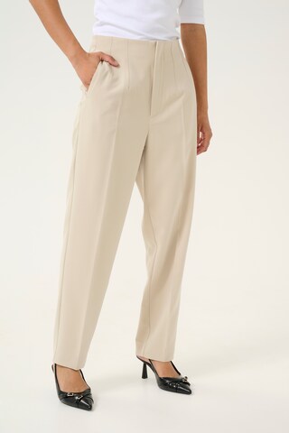 Regular Pantalon à plis 'Hella' Kaffe en beige : devant