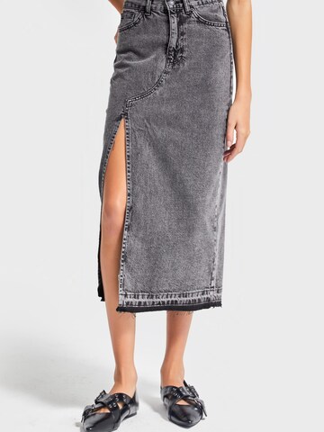 IT'S BASIC Rok 'Midi Denim Skirt' in Grijs