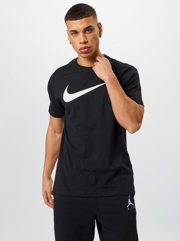 Nike Sportswear - Camisa 'Swoosh' em preto: frente