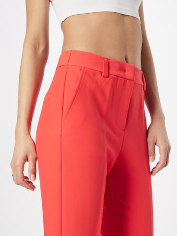 Coupe slim Pantalon à plis 'Vola' co'couture en rouge