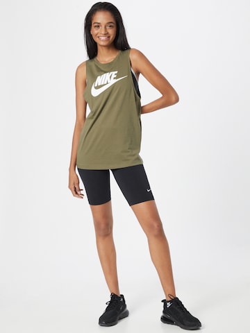 Top de la Nike Sportswear pe verde