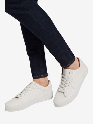 ESPRIT Sneakers laag in Wit: voorkant