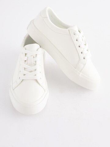 Baskets Next en blanc