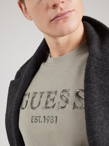 GUESS Sweatshirt 'Beau' in Grün