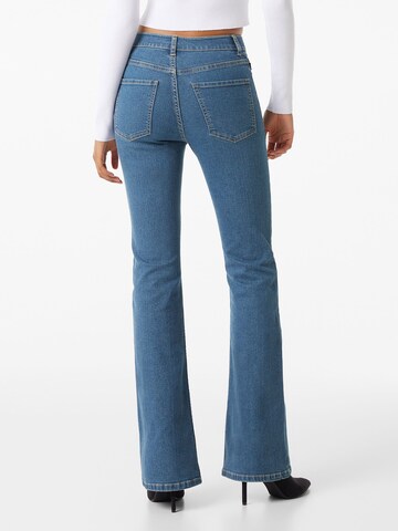 Bershka Flared Jeans in Blauw