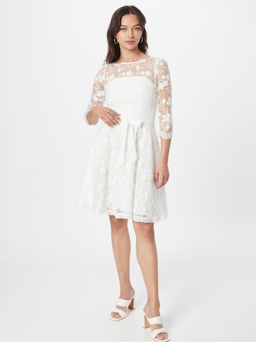 APART فستان للمناسبات بلون أبيض