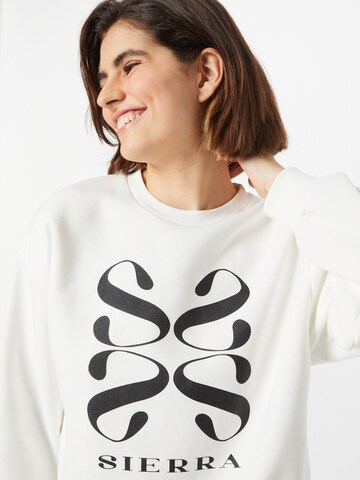 Sweat-shirt 'Riley' Gina Tricot en blanc