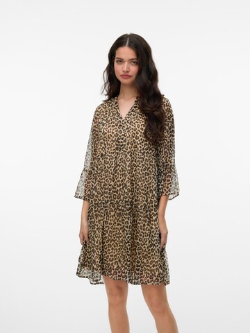 Robe-chemise VERO MODA en blanc : devant