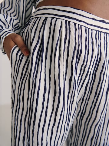 Loosefit Pantaloni con pieghe 'Claire' di Guido Maria Kretschmer Curvy in beige