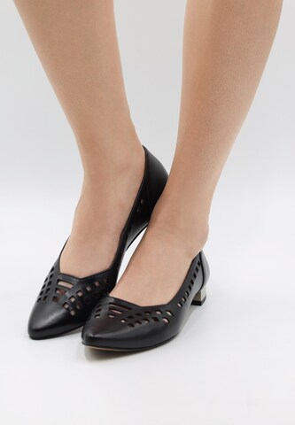 Usha Ballet Flats in Black