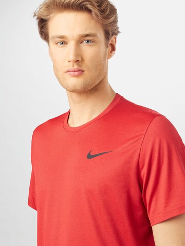 NIKE - Camisa funcionais 'Pro' em vermelho