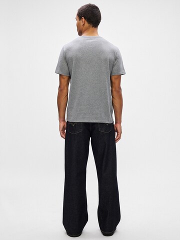 Calvin Klein - Camiseta '20S' en gris: atrás