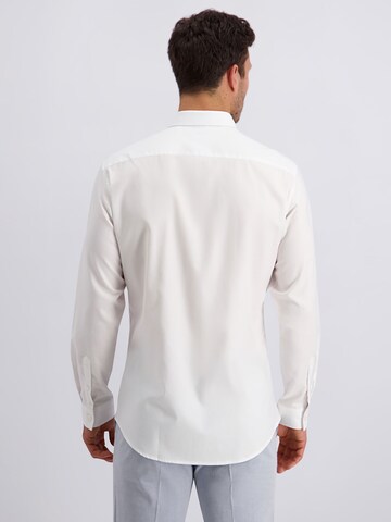 Fit confort Chemise PIERRE CARDIN en blanc