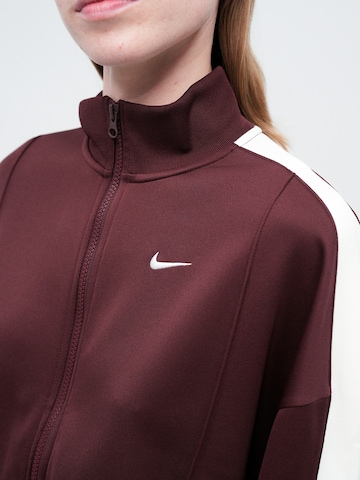 Nike Sportswear - Casaco em moletão em vermelho