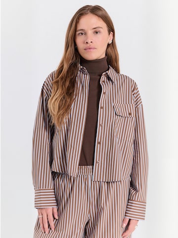 T-shirt ' Evine ' NORR en marron : devant