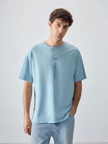 Tommy Life T-Shirts in Blau: Vorderseite