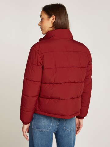 Tommy Jeans Übergangsjacke in Rot
