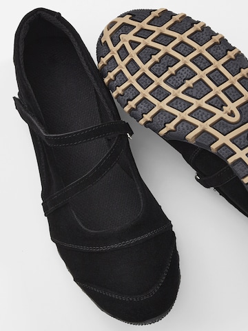 bonprix Ballet Flats with Strap in Black