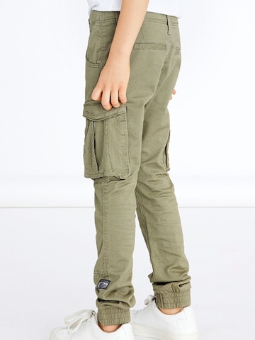 Effilé Pantalon 'Bamgo' NAME IT en vert