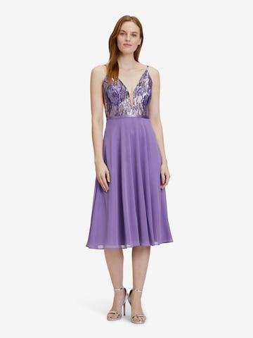 Robe de cocktail Vera Mont en violet : devant