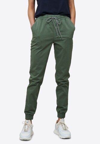 recolution Tapered Pants in Green: front