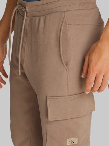Calvin Klein Jeans Tapered Nadrág - szürke