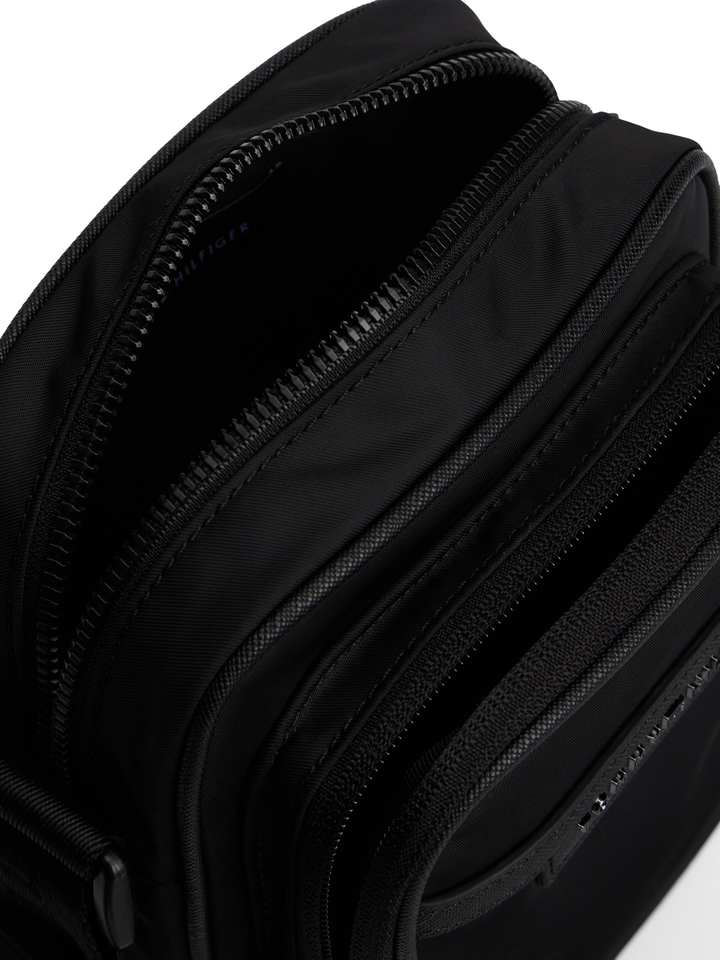 TOMMY HILFIGER Axelremsväska i svart