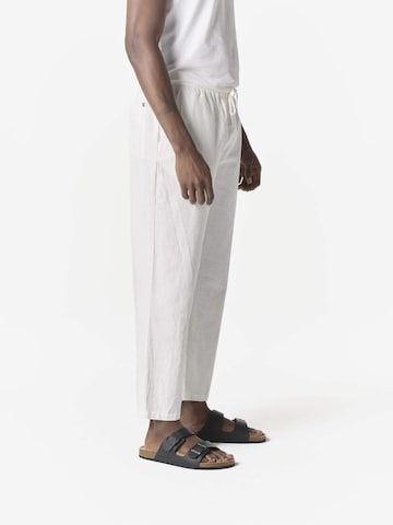 KOROSHI - regular Pantalón en blanco