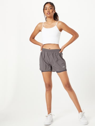 Newline Regular Sportshorts in Grau